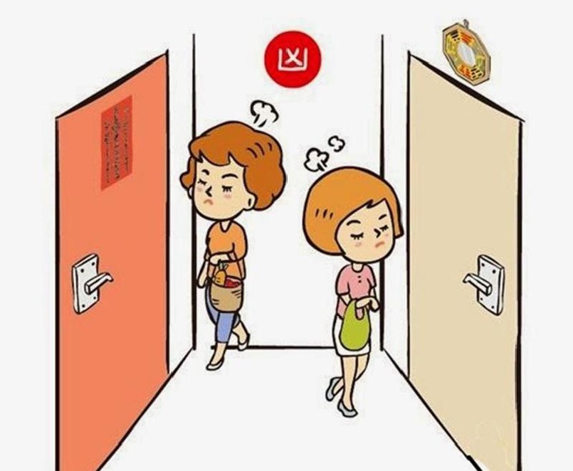 Gương chiếu thẳng vào nhà có tốt không? Cách để gương trong nhà thu hút vận may 3 Gương bát quái nhà hàng xóm chiếu thẳng vào nhà có gây nguy hiểm