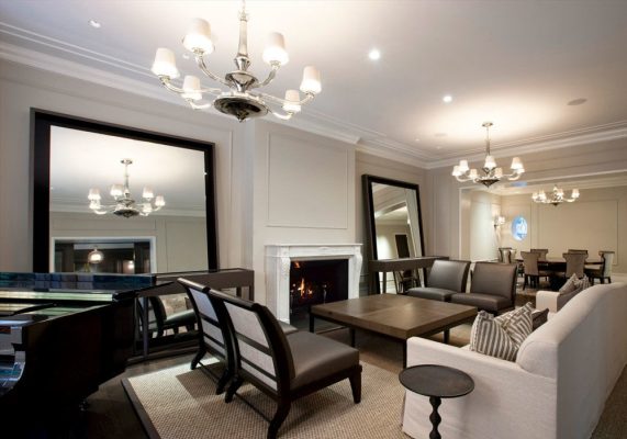 guong chieu thang vao nha co tot khong cach de guong trong nha thu hut van may 1434